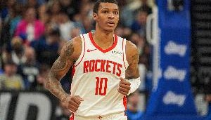 乐鱼体育-上半场就两双！贾巴里-史密斯16中6砍下15分14篮板 正负值+11