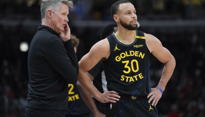 乐鱼体育官方网站-拓媒：想赢球得看球员搭配 主帅只占10% 勇士伤大将科尔也没辙