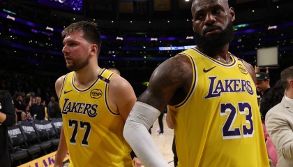 乐鱼体育官网-湖人进攻火力稳居联盟前十甚至前五，防守短板却成隐忧